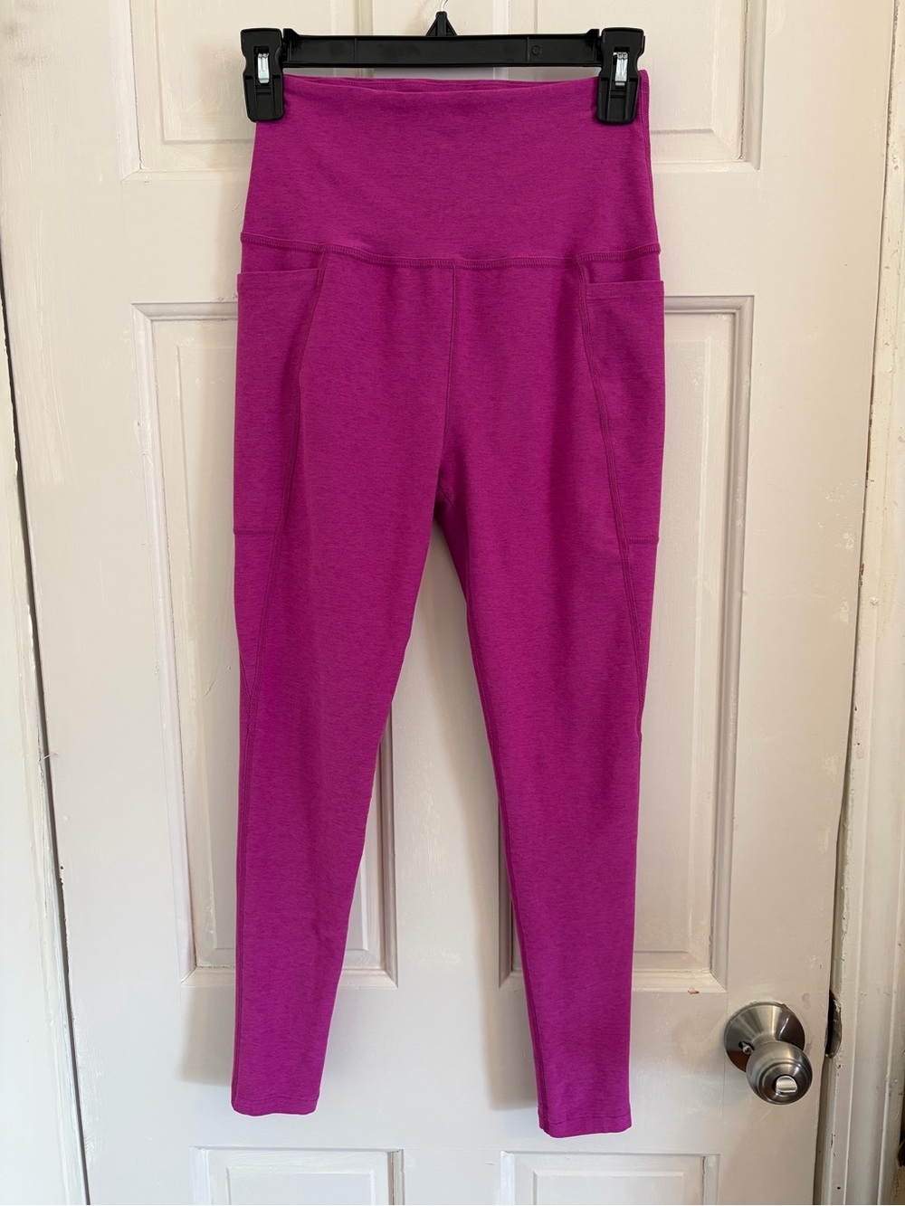 Beyond Yoga Out of Pocket High Waisted Capri Legging Magenta Heather Size Medium